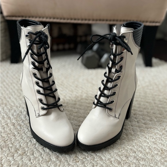 Michael Kors Leather Lace up boots - Picture 2 of 5